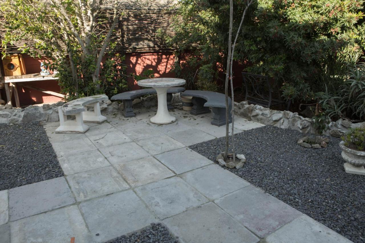 Peaceful 1-Bedroom Flatlet, 10 Min From The Beach Kaapstad Buitenkant foto